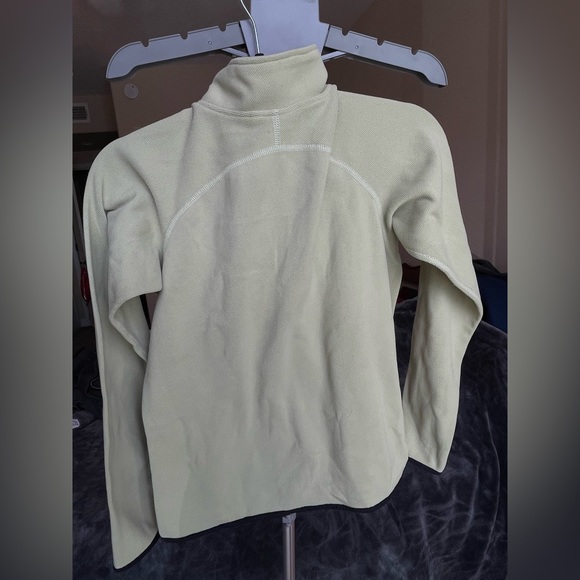 Northface light green jacket, size medium, great condition - Picture 2 of 3